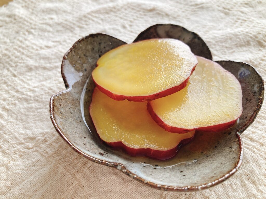 健康レシピ［秋の旬を味わう］サツマイモのリンゴ酢煮